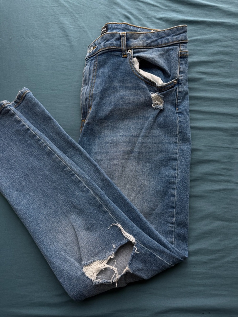 Women's Distressed Skinny Jeans in Blue